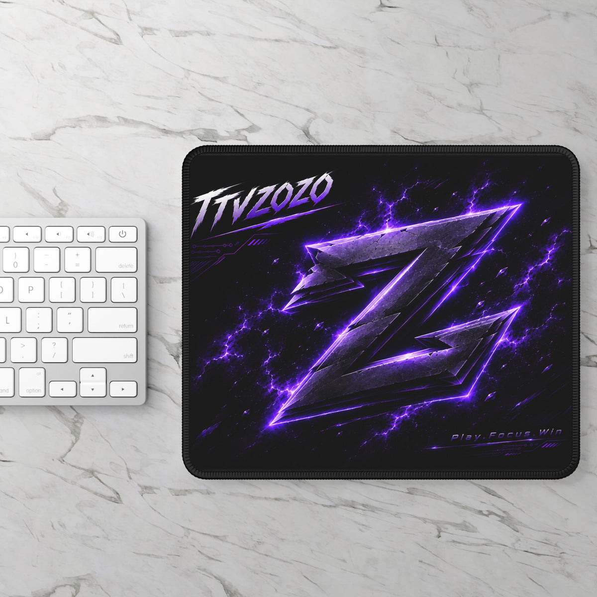 Grand Tapis de Bureau Gaming – Design Emblème Z Éclair Violet