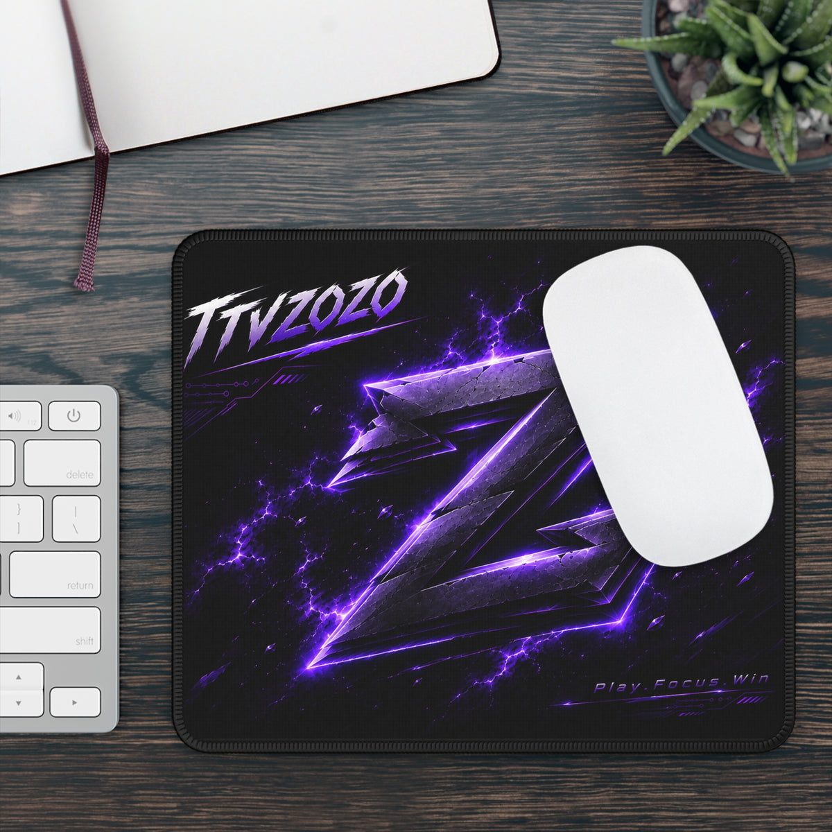 Grand Tapis de Bureau Gaming – Design Emblème Z Éclair Violet